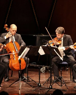 Jess Robinson: Elton Reimagined